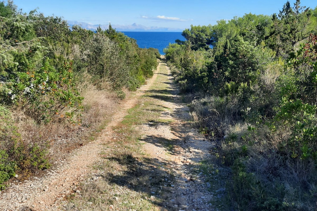 Сельскохозяйственная земля первая линия у моря Старый город