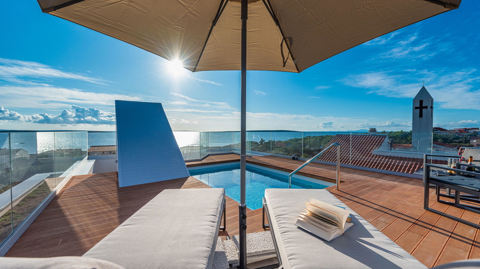 Luksuzni stan s privatnim bazenom i panoramskim pogledom na more &ndash; Mandre&comma; Pag