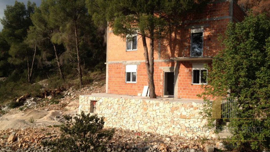 Vila v Milni na otoku Braču. Velik potencial!