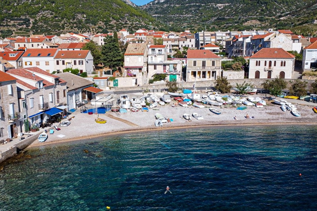 Prodaja – Kuća prvi red do mora, Komiža , otok Vis!