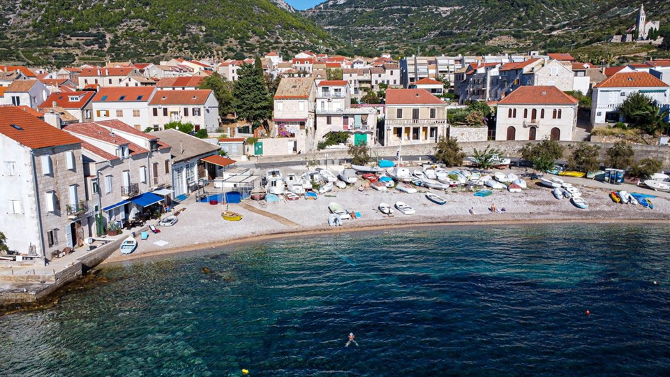 Prodaja &ndash; Ku&cacute;a prvi red do mora&comma; Komi&zcaron;a &comma; otok Vis&excl;