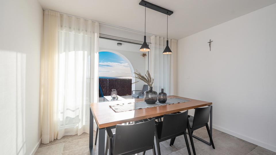 Luksuzni stan s privatnim bazenom i panoramskim pogledom na more &ndash; Mandre&comma; Pag