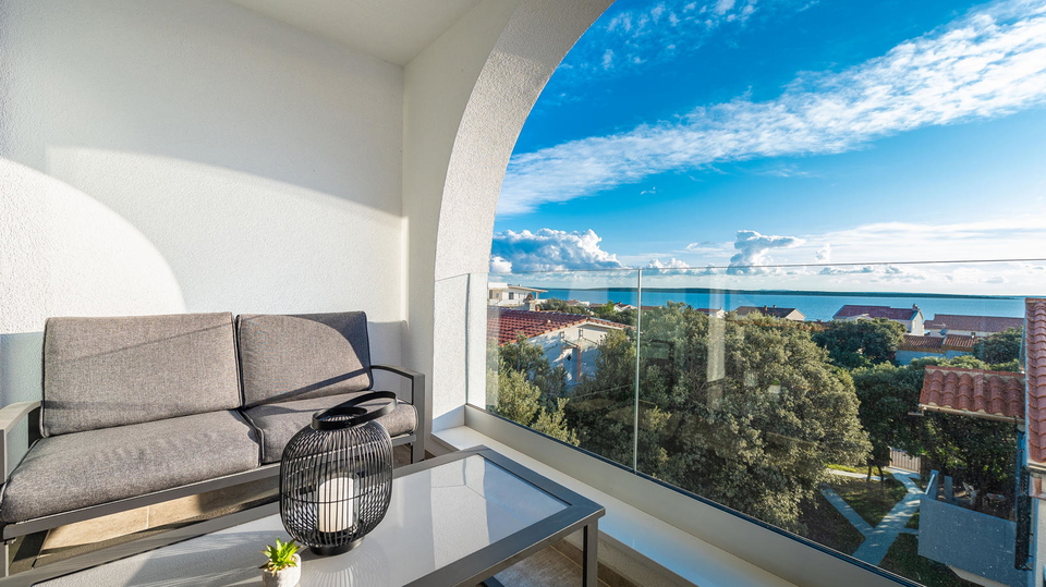 Luksuzni stan s privatnim bazenom i panoramskim pogledom na more &ndash; Mandre&comma; Pag