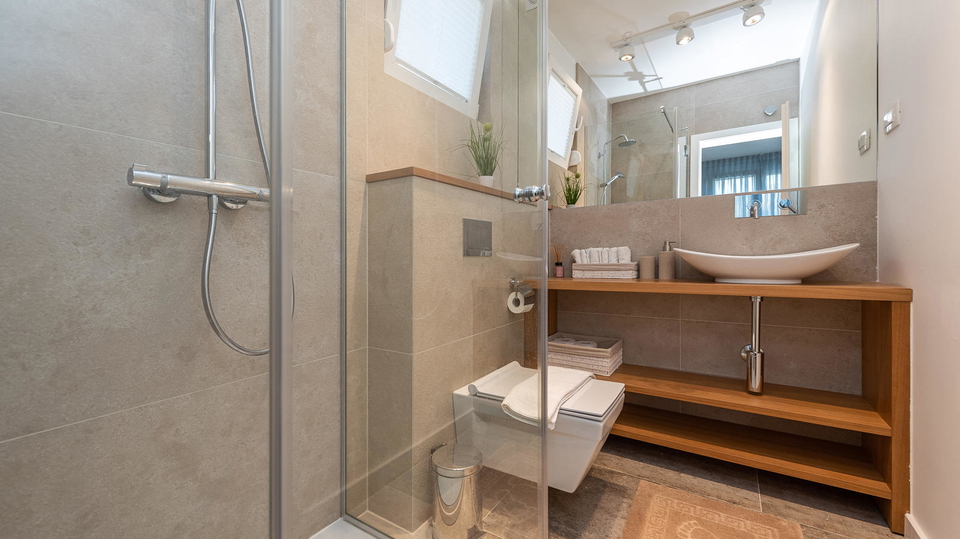 Luksuzni stan s privatnim bazenom i panoramskim pogledom na more &ndash; Mandre&comma; Pag