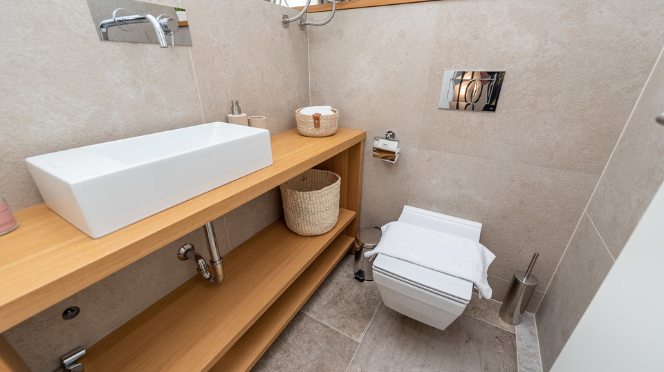 Luksuzni stan s privatnim bazenom i panoramskim pogledom na more &ndash; Mandre&comma; Pag