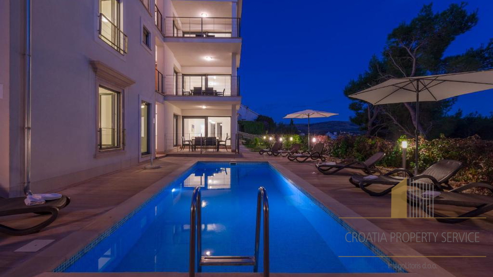 Elegantna mediteranska vila s pogledom na more – Milna, otok Brač!