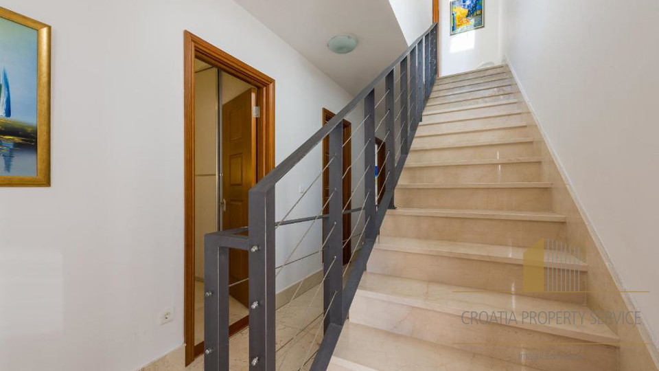 Elegantna mediteranska vila s pogledom na more – Milna, otok Brač!