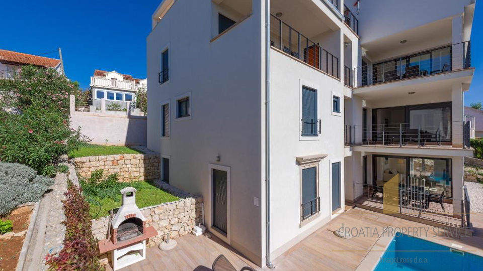 Elegantna mediteranska vila s pogledom na more – Milna, otok Brač!