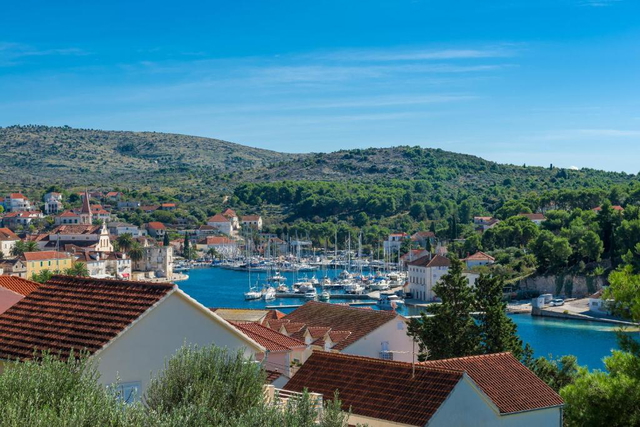 Elegantni stan u Milni na otoku Braču, samo 300 m od mora!