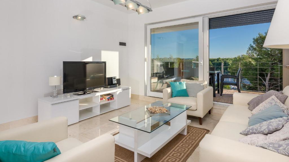 Elegantni stan u Milni na otoku Bra&ccaron;u&comma; samo 300 m od mora&excl;