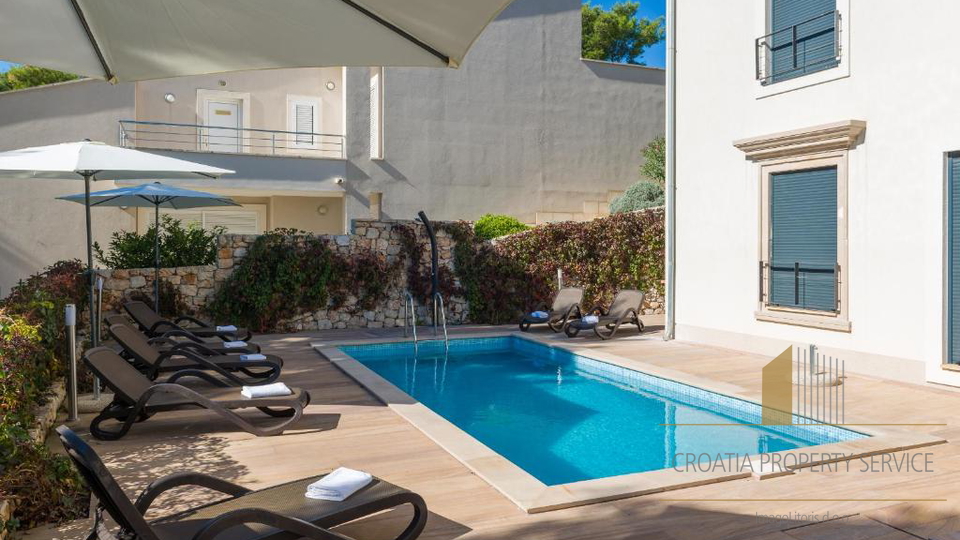 Elegantna mediteranska vila s pogledom na more – Milna, otok Brač!