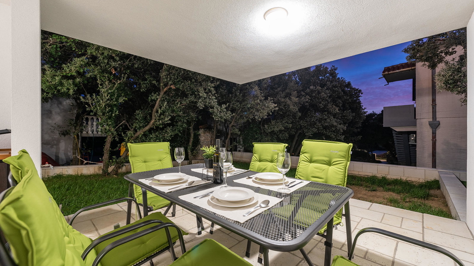 Luksuzni stan s privatnim bazenom i panoramskim pogledom na more &ndash; Mandre&comma; Pag