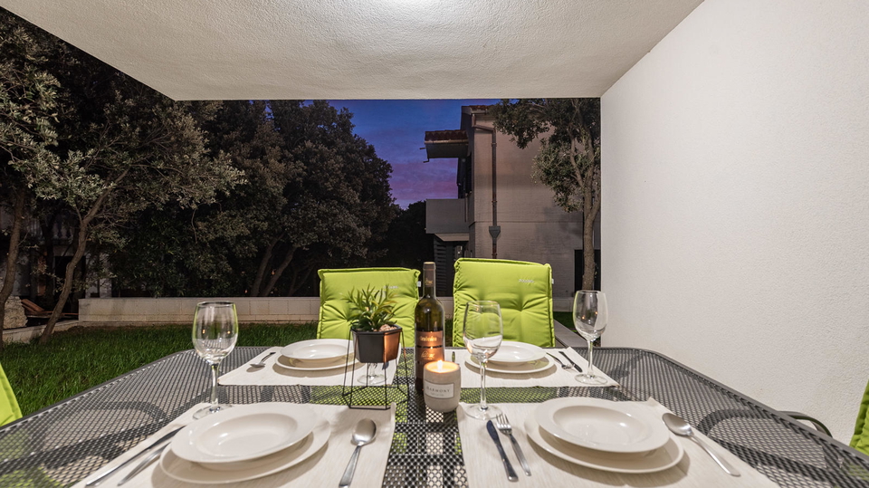 Luksuzni stan s privatnim bazenom i panoramskim pogledom na more &ndash; Mandre&comma; Pag