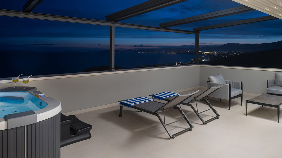 Luxury villa with panoramic sea views near Split&excl;