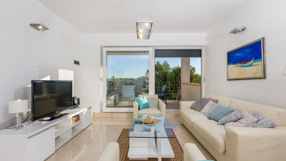 Elegantni stan u Milni na otoku Bra&ccaron;u&comma; samo 300 m od mora&excl;