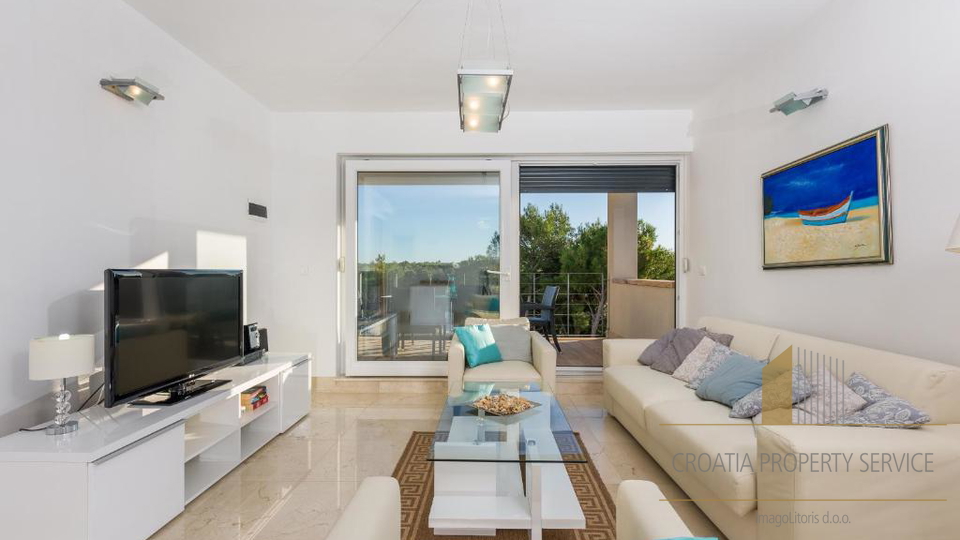 Elegantna mediteranska vila s pogledom na more – Milna, otok Brač!