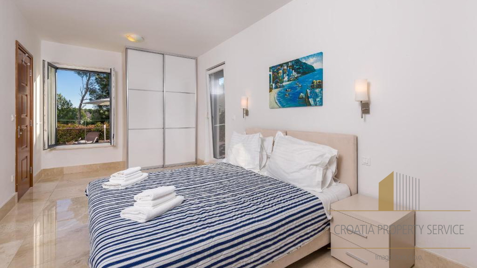 Elegantna mediteranska vila s pogledom na more – Milna, otok Brač!