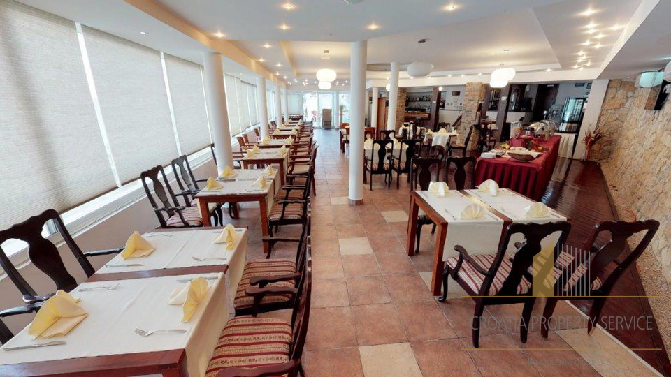 Hotel, 1500 m2, For Sale, Pag