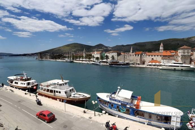 Heritage-Hotel mit 4* erster Reihe am Meer im Herzen von Trogir!