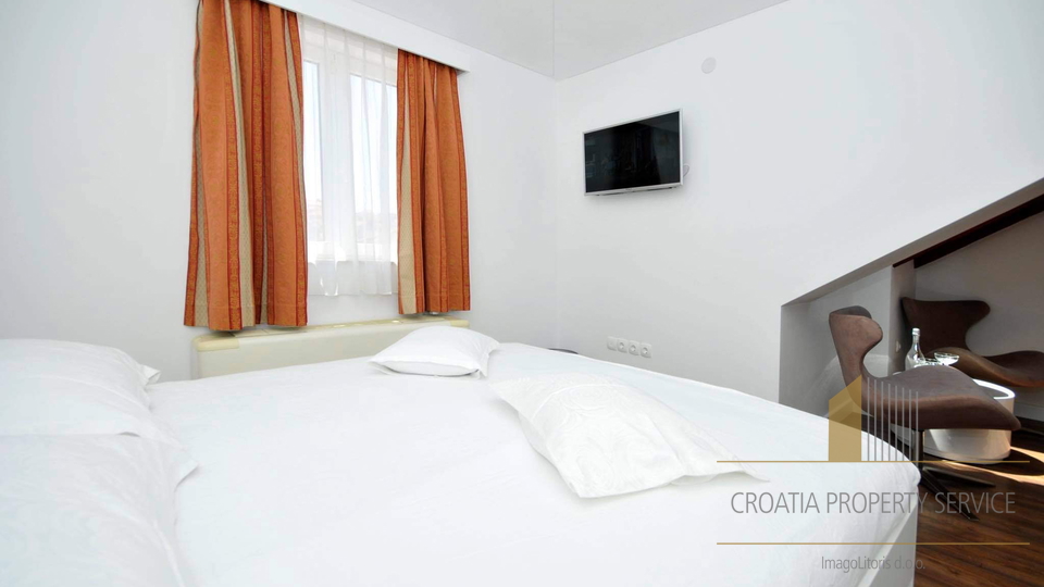 Heritage hotel sa 4* prvi red uz more u samom srcu Trogira!