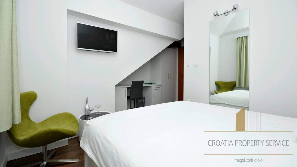 Heritage hotel sa 4* prvi red uz more u samom srcu Trogira!