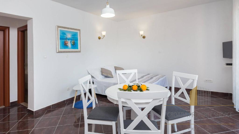 Wunderschönes Ferienhaus 30 m vom Meer in Vinišće!
