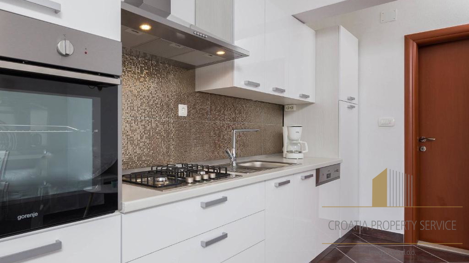 Wunderschönes Ferienhaus 30 m vom Meer in Vinišće!