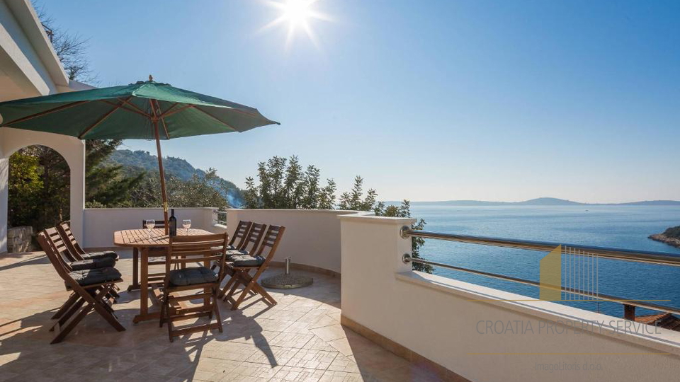 Wunderschönes Ferienhaus 30 m vom Meer in Vinišće!