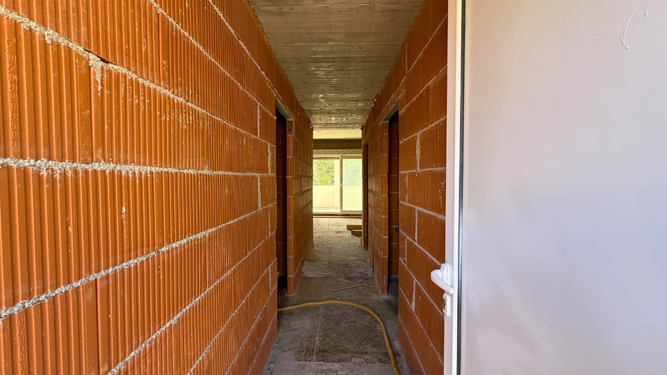 HOT PONUDA &ndash; PRVI RED DO MORA &vert; ROGOZNICA