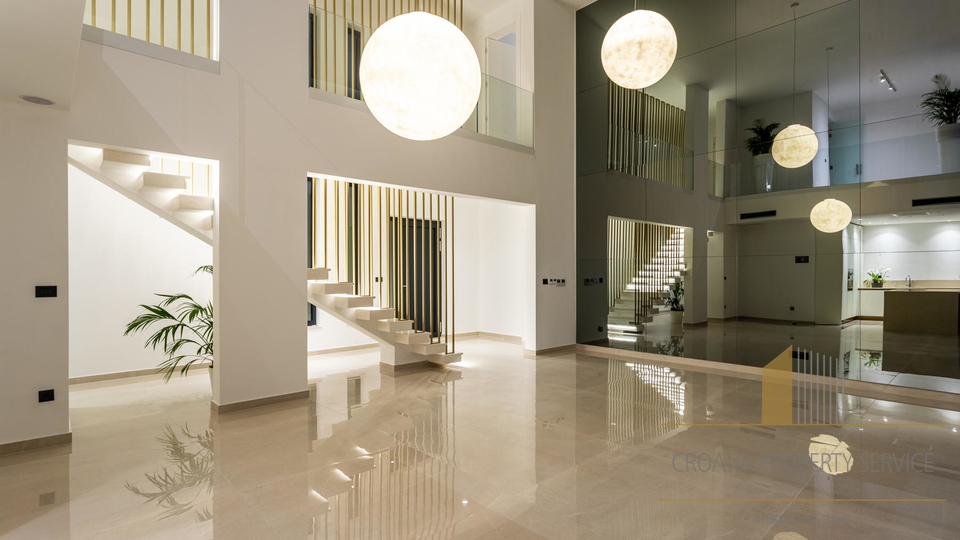 Spektakularna vila z odprtim pogledom na morje na ekskluzivni lokaciji v Primoštenu!