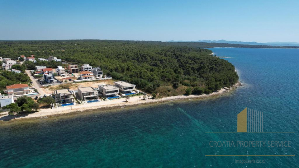 Luksuzna vila na ekskluzivni lokaciji ob plaži - Zaton!