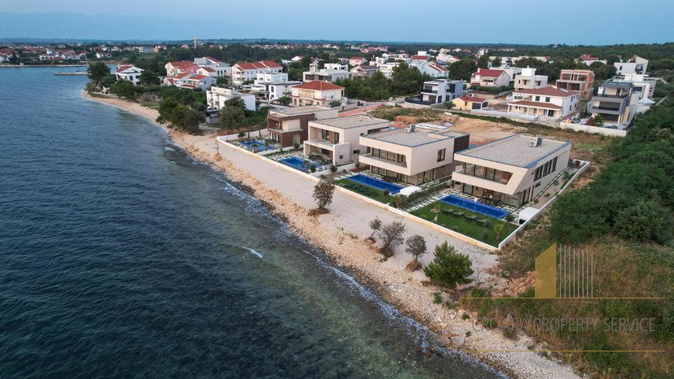 Luksuzna vila na ekskluzivni lokaciji ob plaži - Zaton!