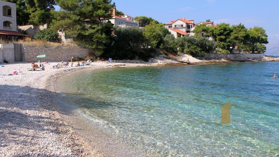 Villa in prima fila sul mare a Brač, con accesso privato al mare