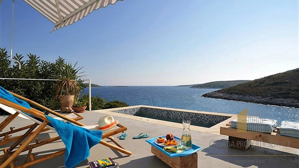 Vis island - a one-of-a-kind villa with a pool 20 m from the sea in a stunning setting