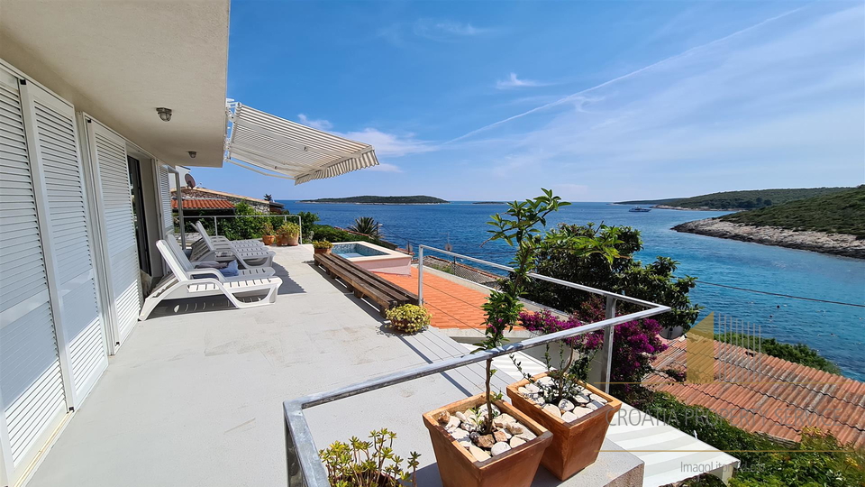 Vis island - a one-of-a-kind villa with a pool 20 m from the sea in a stunning setting