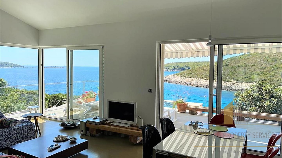 Vis island - a one-of-a-kind villa with a pool 20 m from the sea in a stunning setting