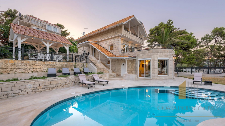 Luxusvilla in erster Meereslinie, Insel Brač!