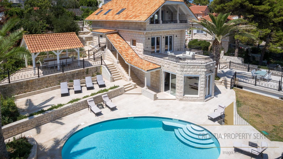Luxusvilla in erster Meereslinie, Insel Brač!