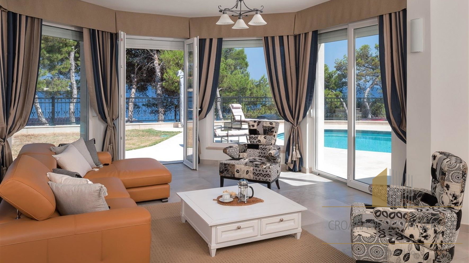 Luxusvilla in erster Meereslinie, Insel Brač!