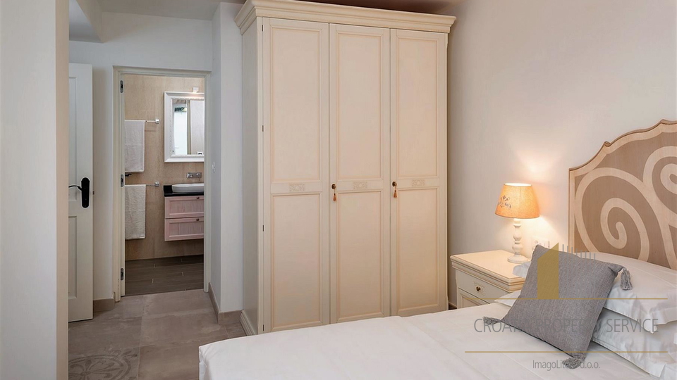 Luxusvilla in erster Meereslinie, Insel Brač!