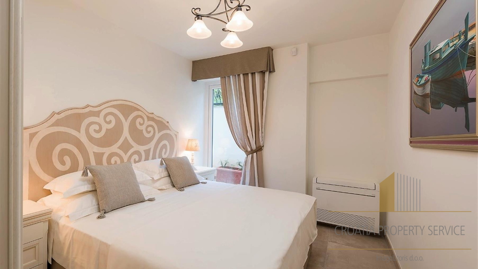 Luxusvilla in erster Meereslinie, Insel Brač!