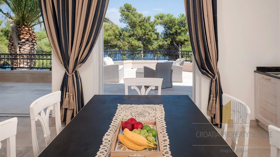 Luxusvilla in erster Meereslinie, Insel Brač!