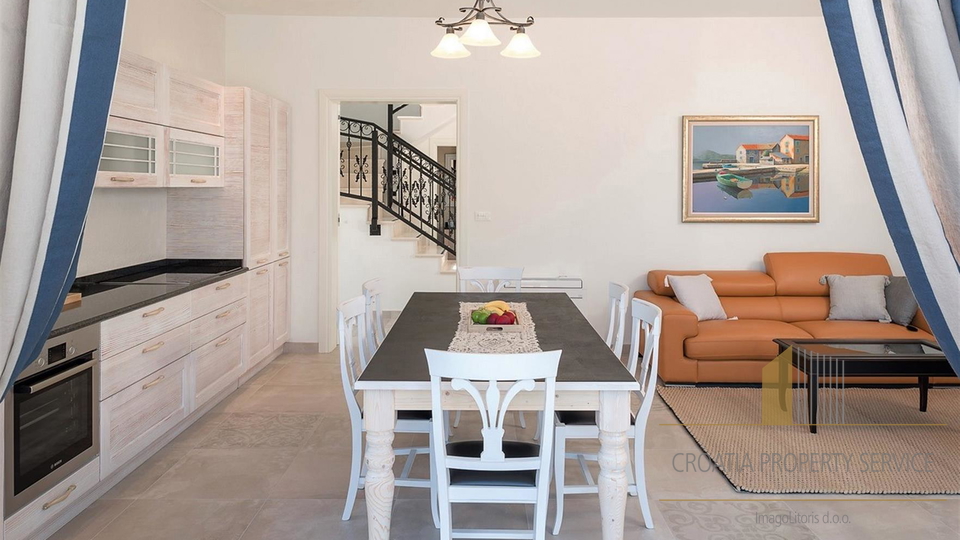 Luxusvilla in erster Meereslinie, Insel Brač!