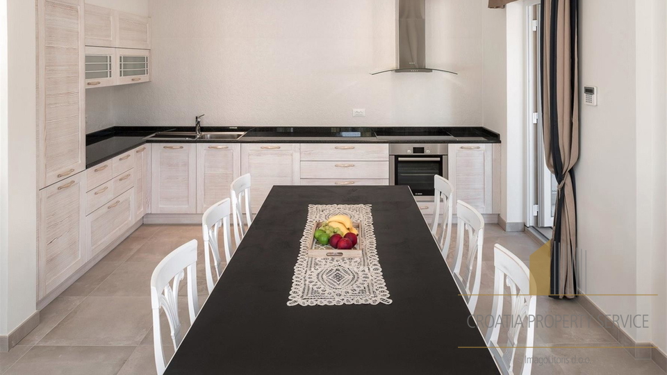 Luxusvilla in erster Meereslinie, Insel Brač!