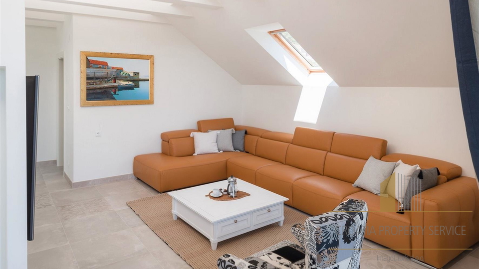 Luxusvilla in erster Meereslinie, Insel Brač!