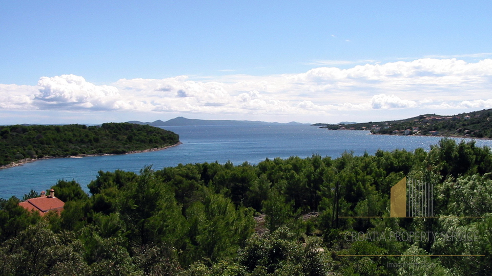 Building Land on island Iž (Zadar)