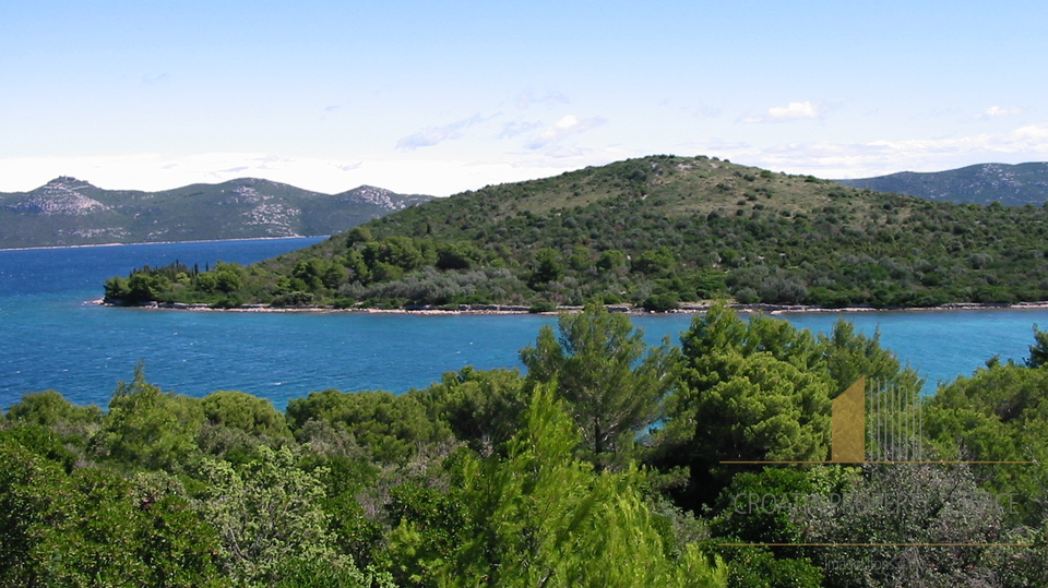 Building Land on island Iž (Zadar)