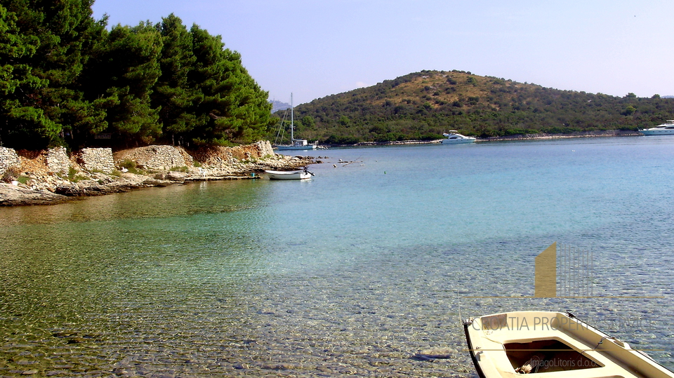 Building Land on island Iž (Zadar)