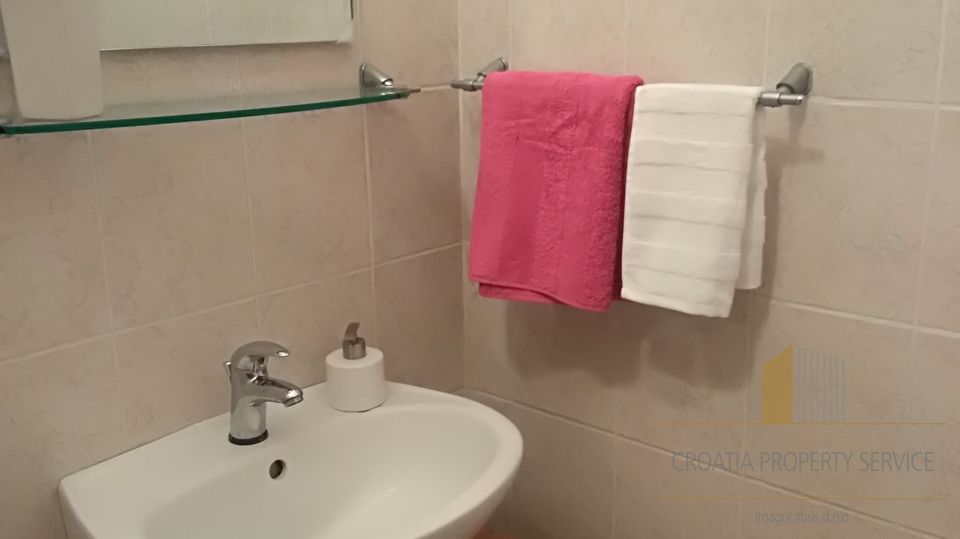 Prodaje se stan u Podstrani s pogledom na more; 94m2!