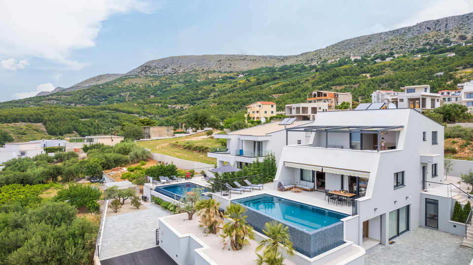 Luxury villa with panoramic sea views near Split&excl;